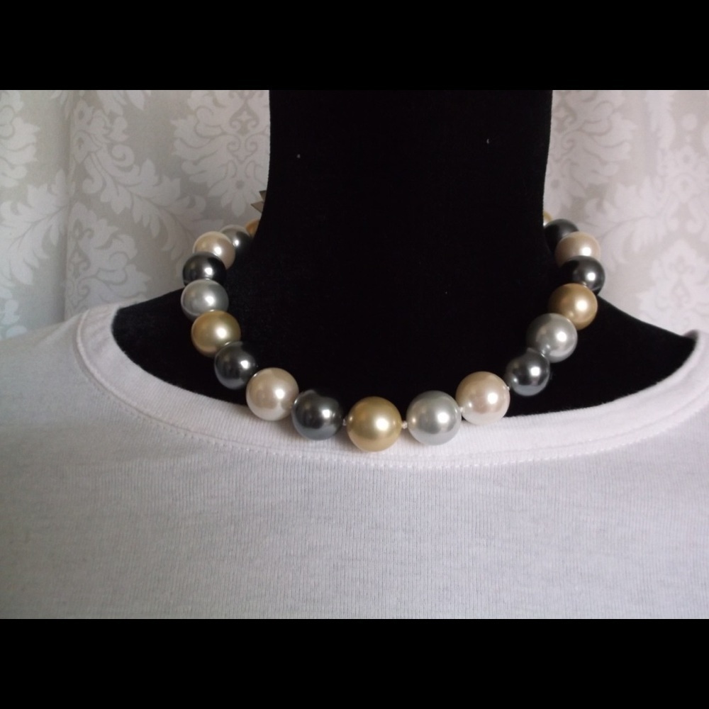 Gray Blue Pearl Beaded Necklace NWT